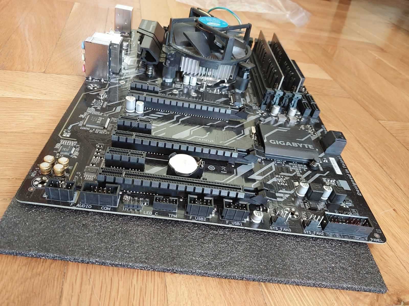 Intel i5 8400 + Gigabyte Z370P D3 + 16GB 2133mhz RAM