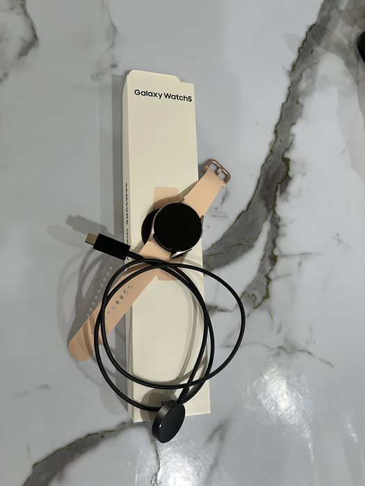 Смарт часы Samsung Galaxy Watch 5 в идеальном состоянии