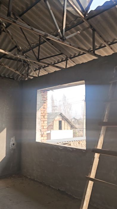 Продаётся!Сотилади!2-х этажный дом недостроенный(свет,газ,вода)