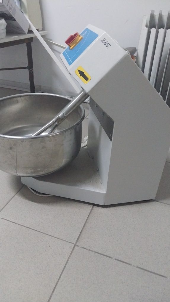 Продам новый тестомес срочно