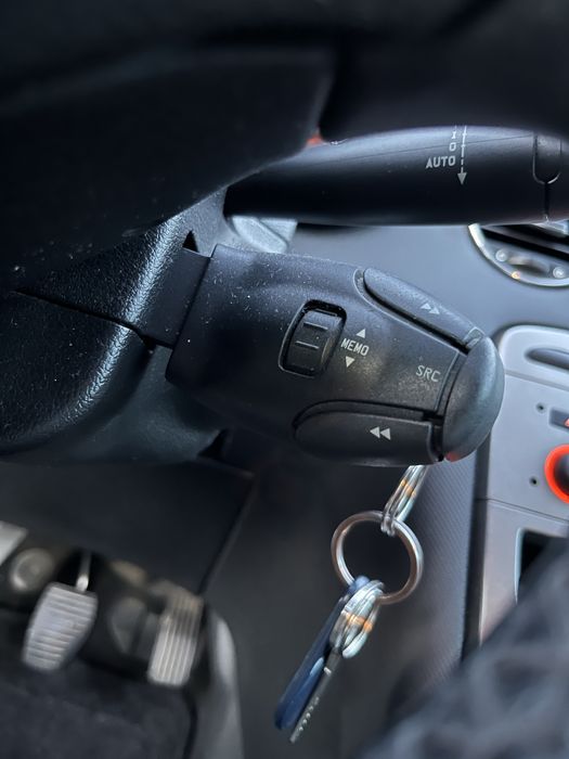 Peugeot 308 – An 2008 – Negru – Motor 1.6 – 169.000 km