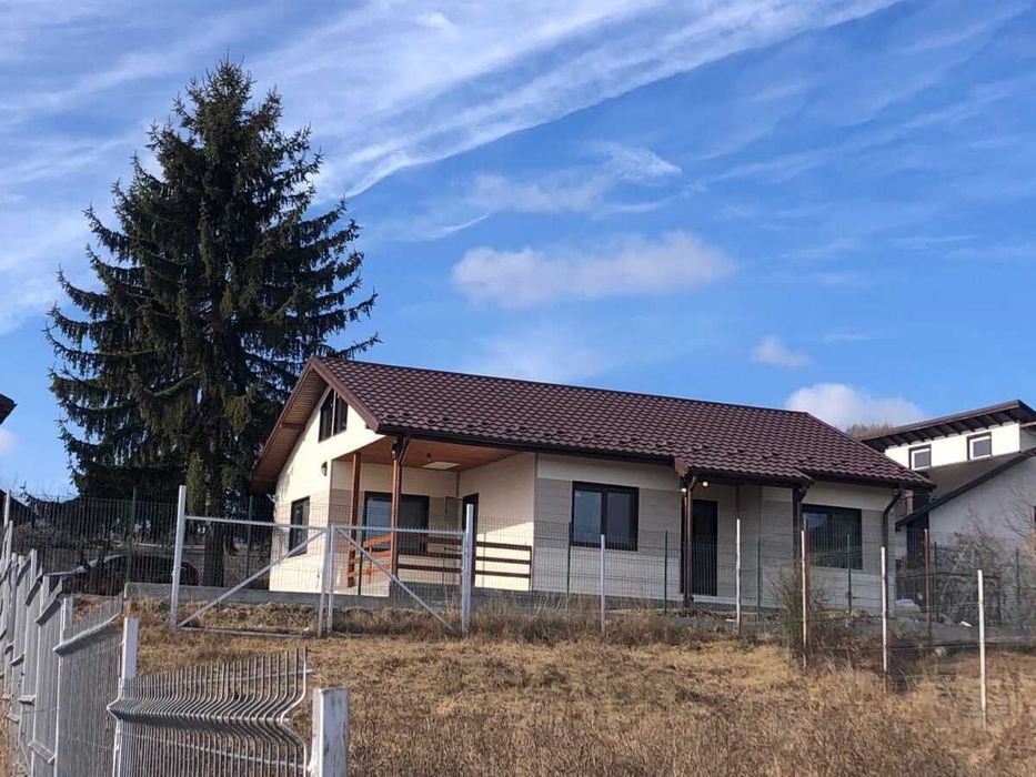 Casa, garaje auto, containere din structura metalica si panou sandwich