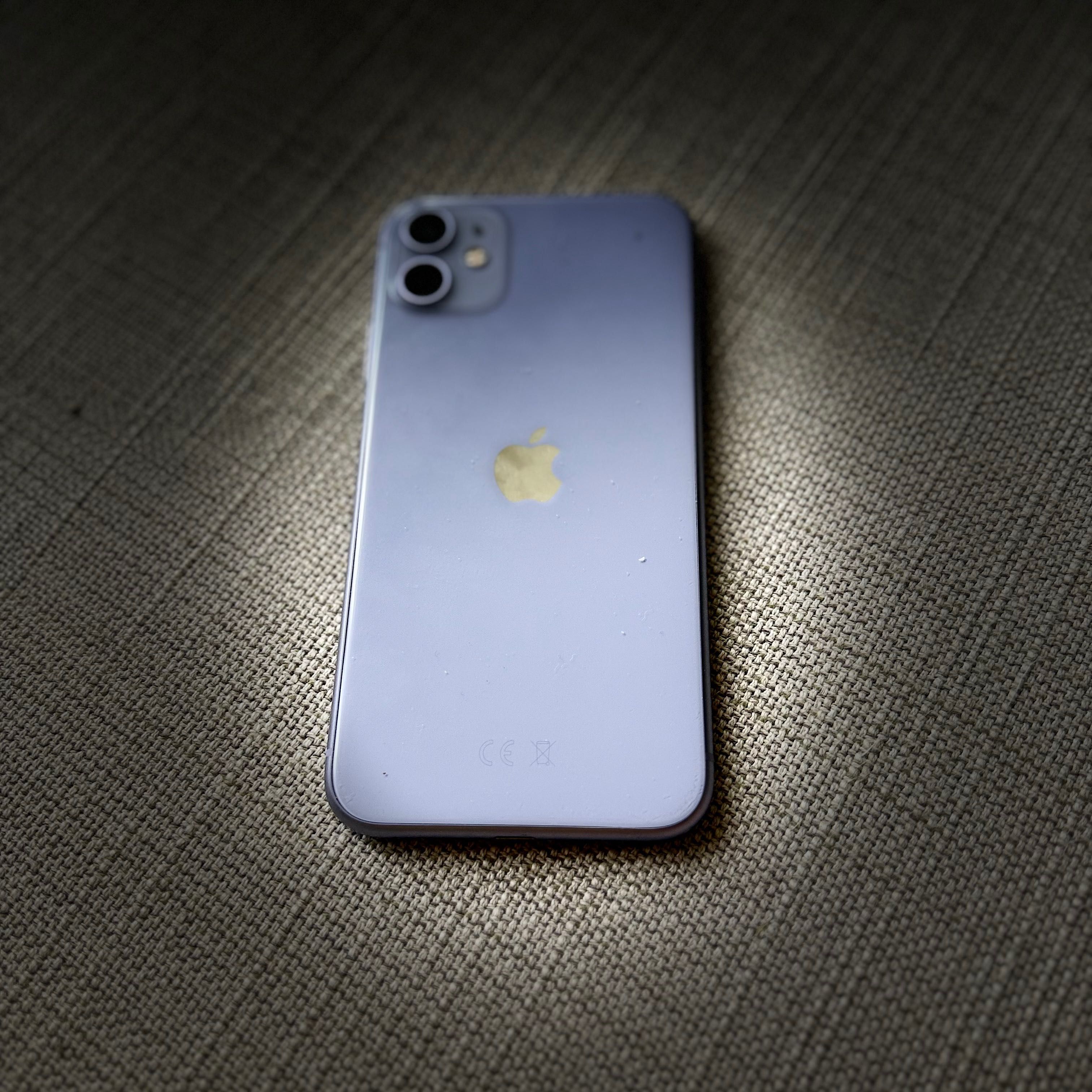iPhone 11  в отлично състояние комплект
