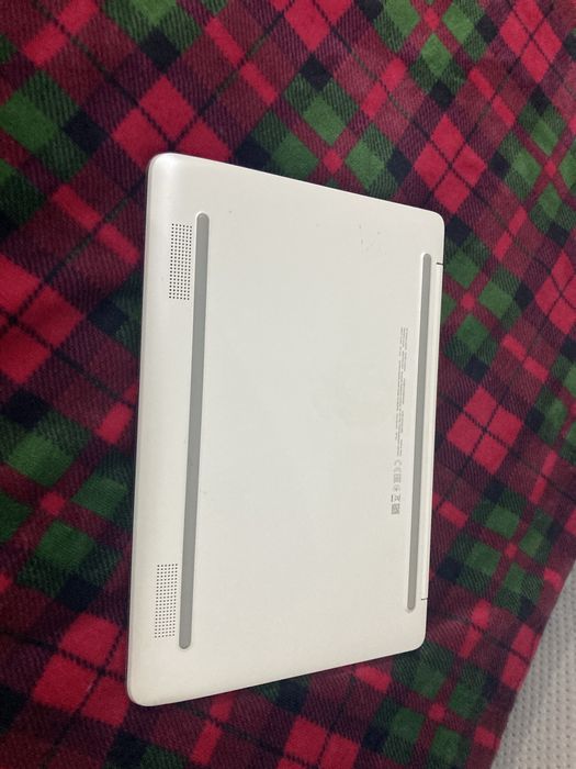 Vand laptop hp fara defecte