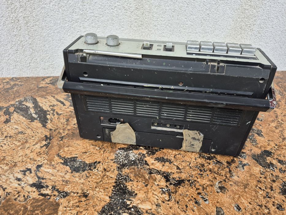 Radio Casetofon marca Saba Continental made in Singapore