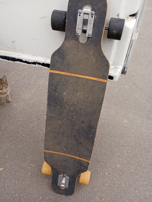 vând skateboard utilizat