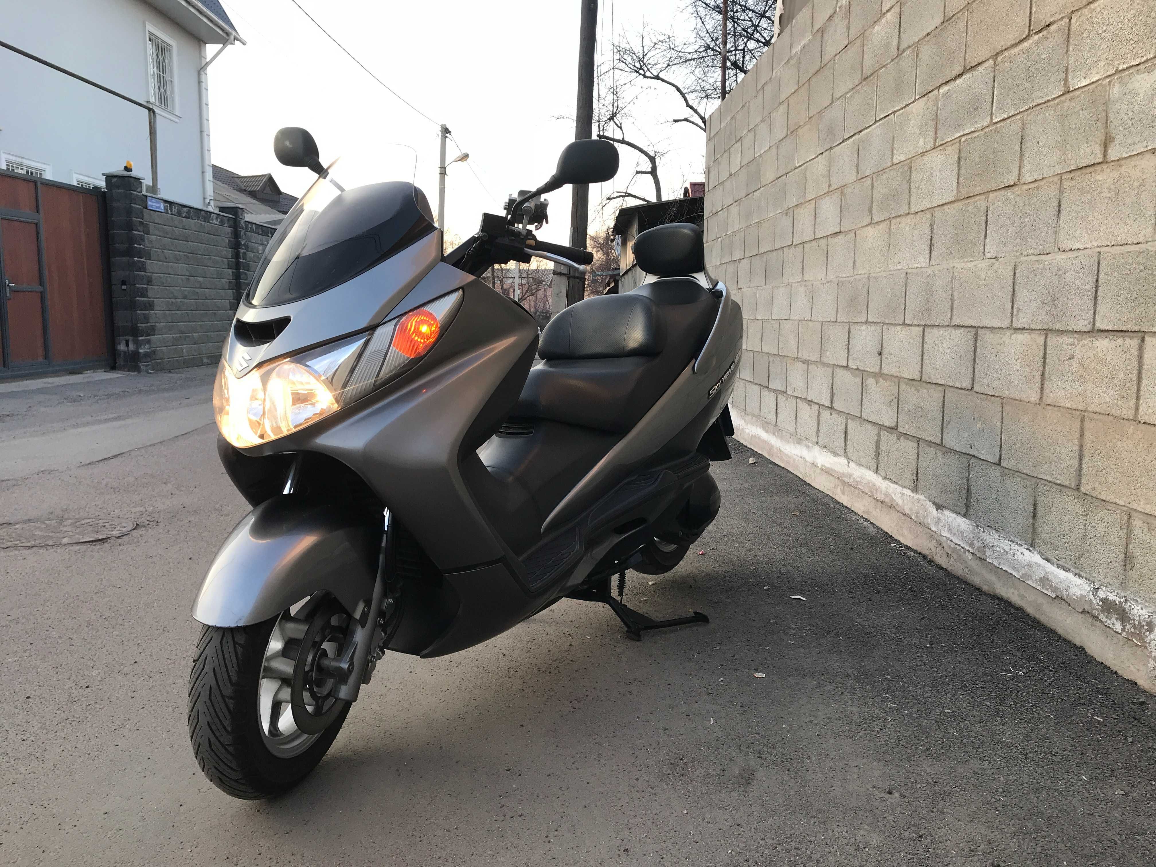 Suzuki SkyWAve 400