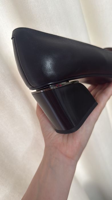 Туфли в идеальном состоянии, натуральная кожа, одевала 2 раза из