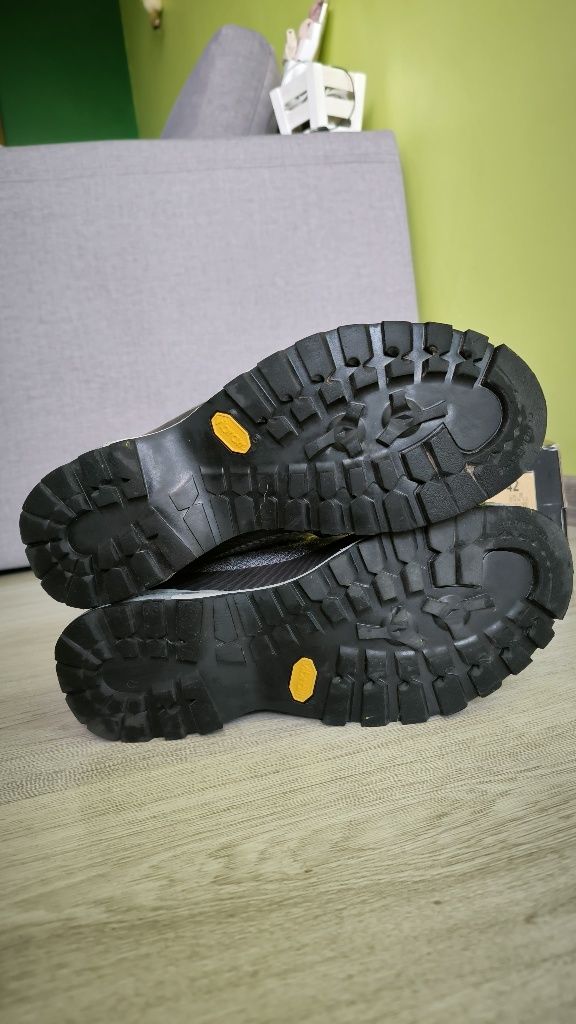 La sportiva трисезонни туристически обувки 42 номер