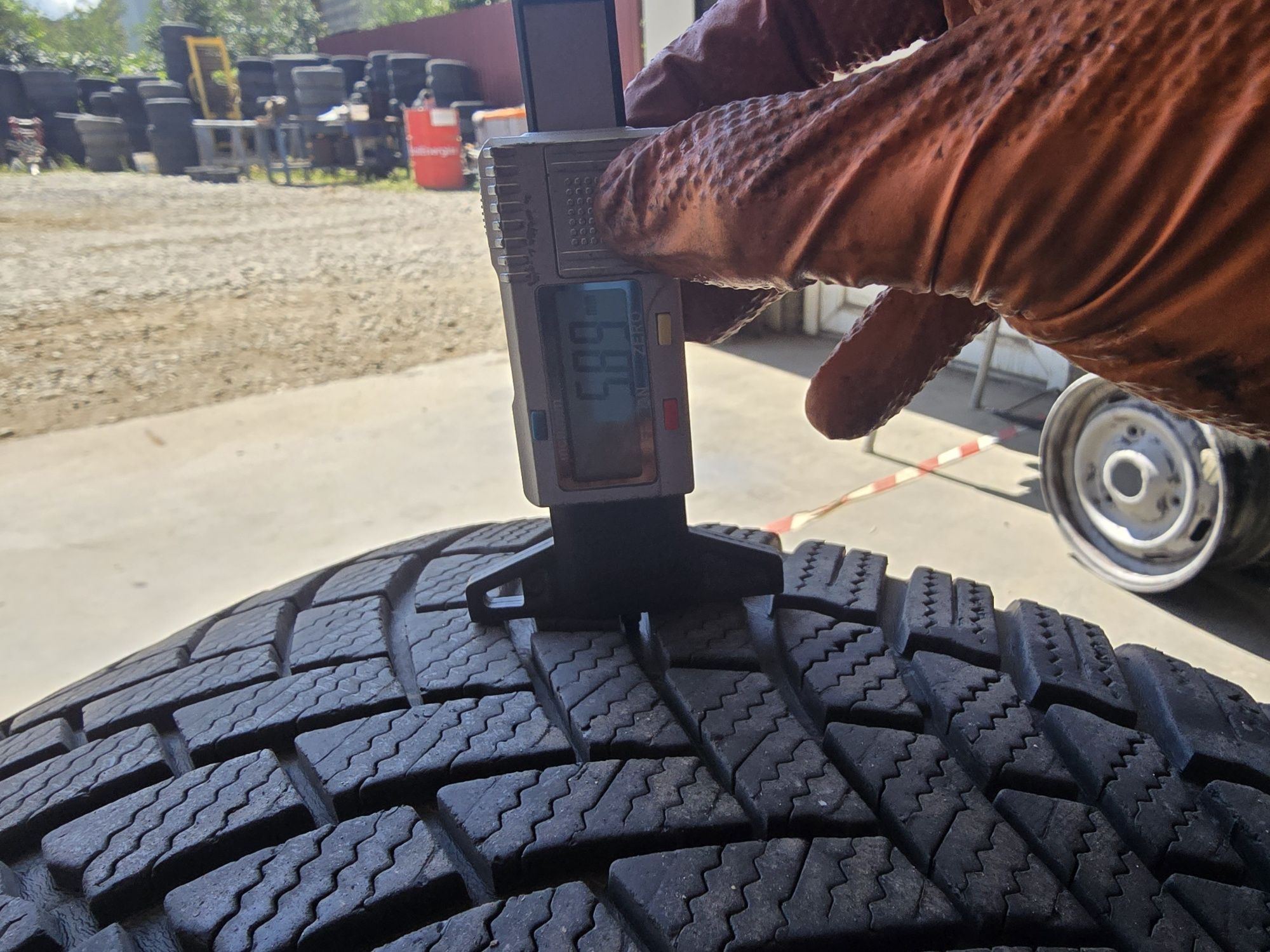 Vând 4 cauciucuri de iarna 215/60 R16 99H Bridgestone Blizzak LM 005
