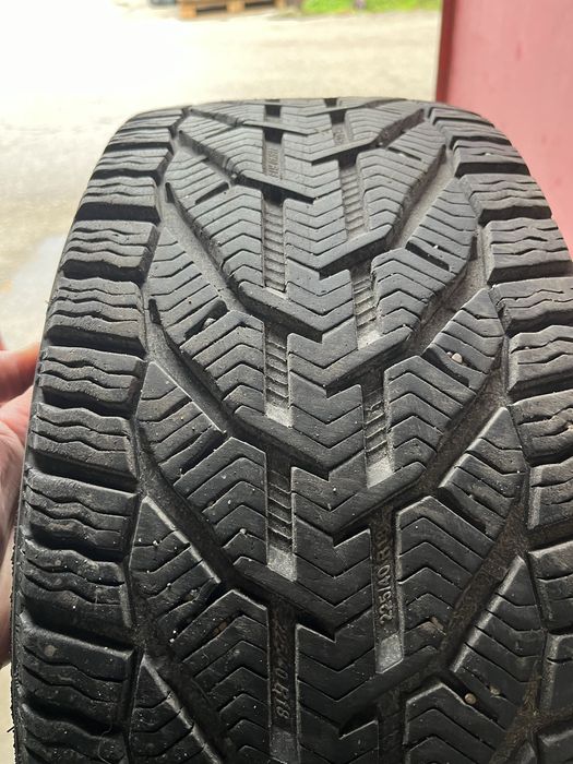 4бр зимни гуми Taurus 225/40R18