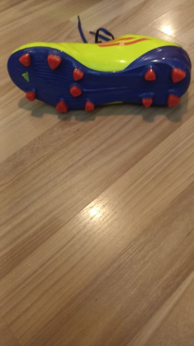 Футболни обувки adidas F50