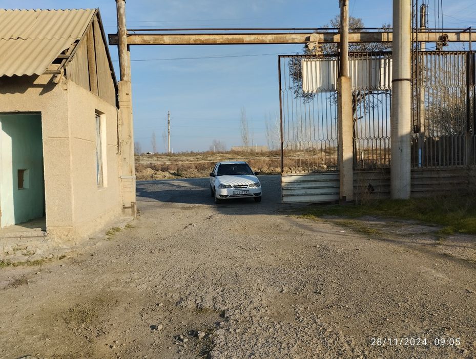 База Саноат зонасида жойлашган  Разьезда