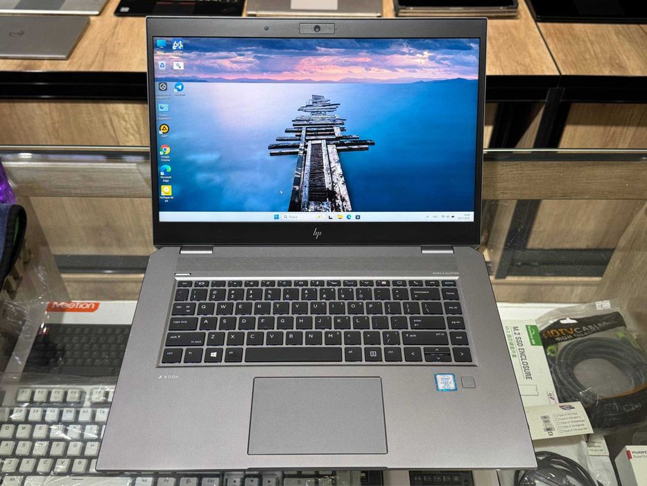 HP ZBook Studio G5 Core i7-8850H ram 8 ssd 256 NVIDIA Quadro P1000 4гб