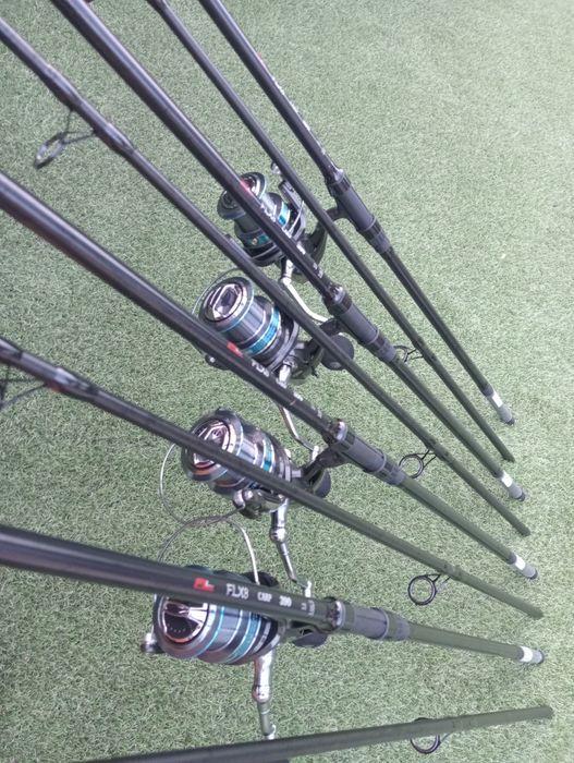 Set 4FL FLX8 3.90M 2 SEGMENTE 3.5LBS plus 4 mulinete AQ 8000