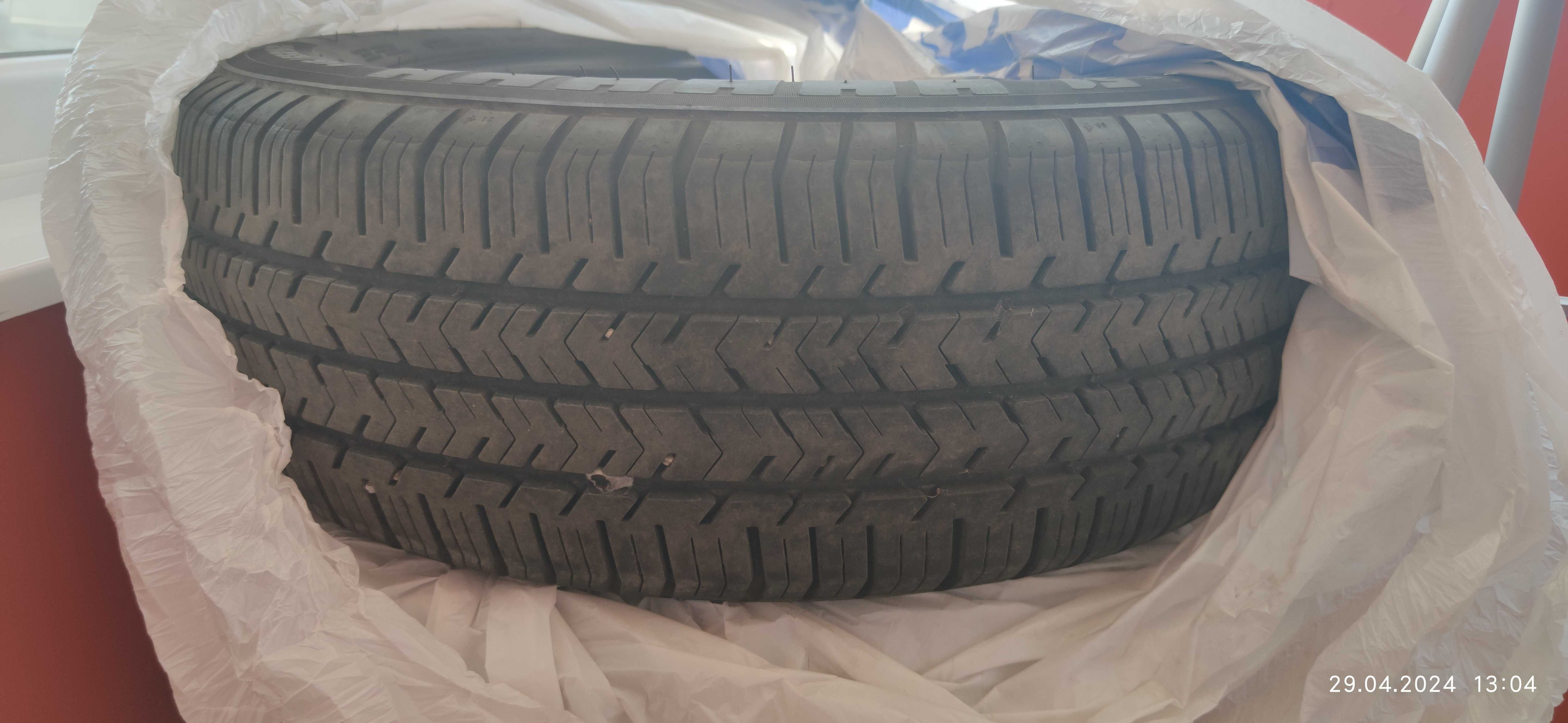 Продавам летни гуми Michelin Agilis 51 R16C 215/65 106/104T