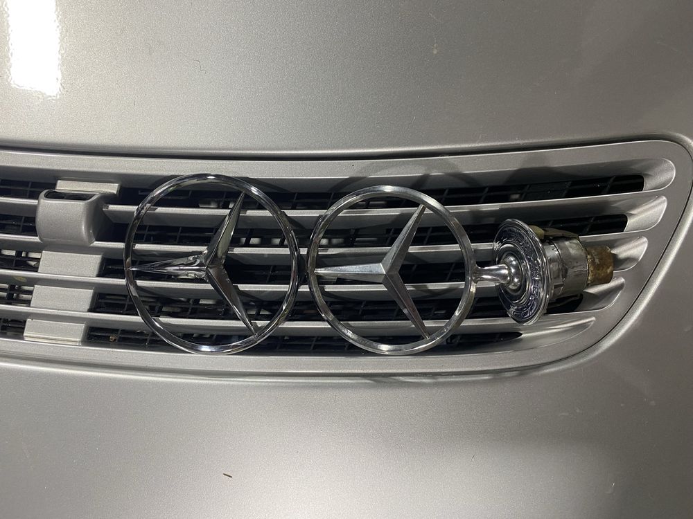 Оригинална емблема за преден капак мерник Мерцедес Mercedes