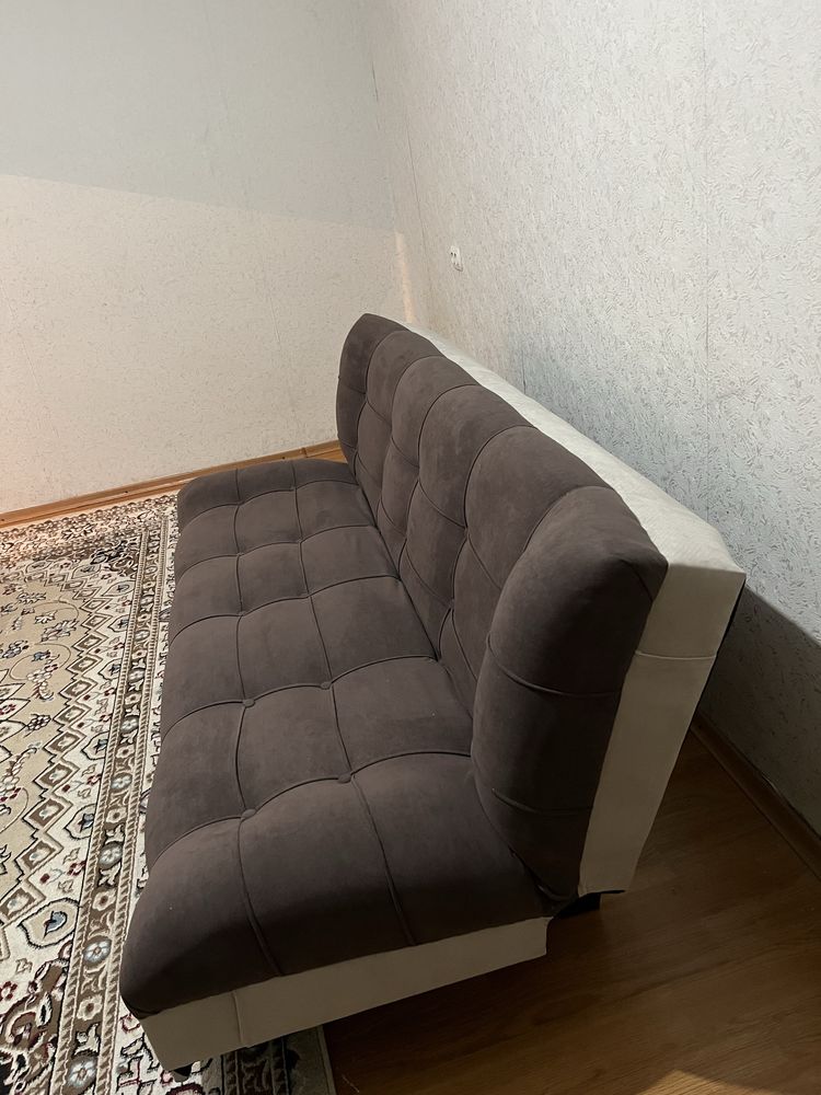 Диван почти новый 20000