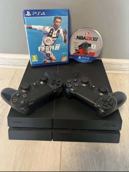 PlayStation 4 два джойстика 3 месеца гаранция всички кабели