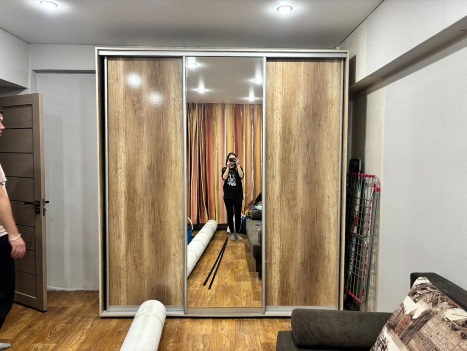 Шкаф-купе трехдверный