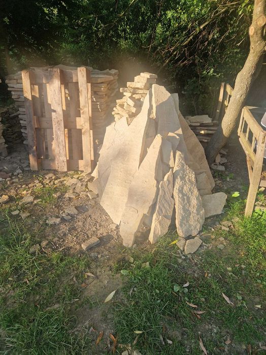 Vând piatra de pavat-placat