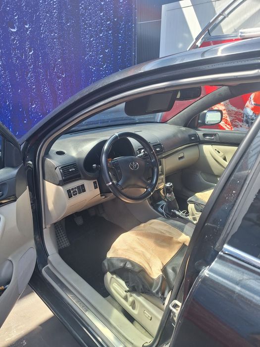 Vând Toyota Avensis