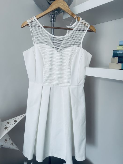 Бяла рокля Reserved