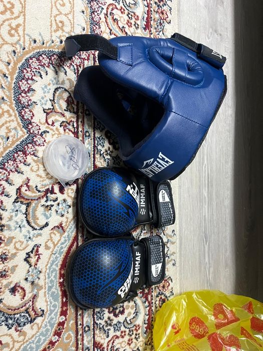 Новый комплект для ММА перчатка ,капа, шлем