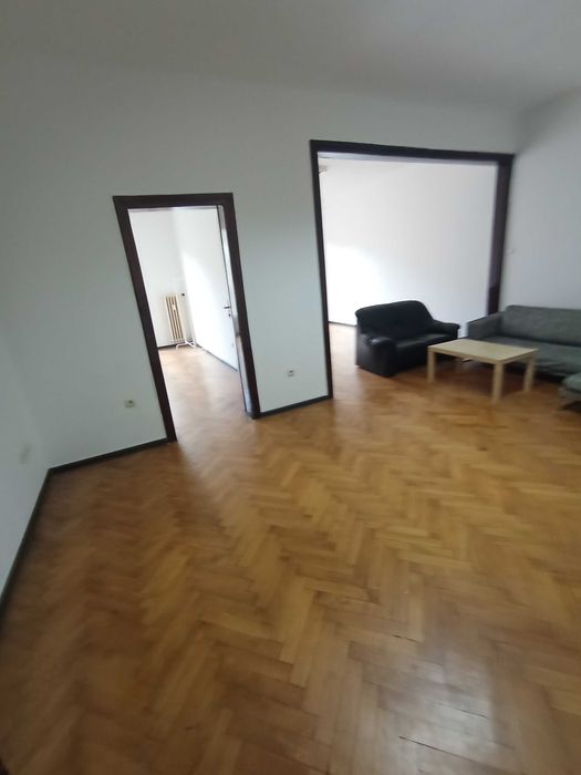 Частно лице отдава тристаен апартамент, 100 кв.м, Идеален Център