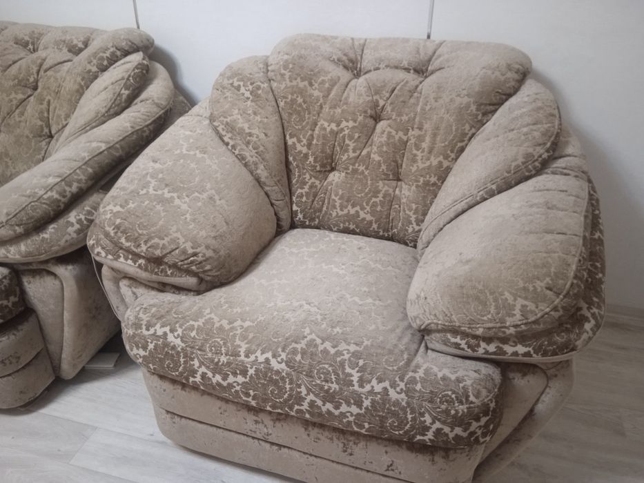Диван и два кресла