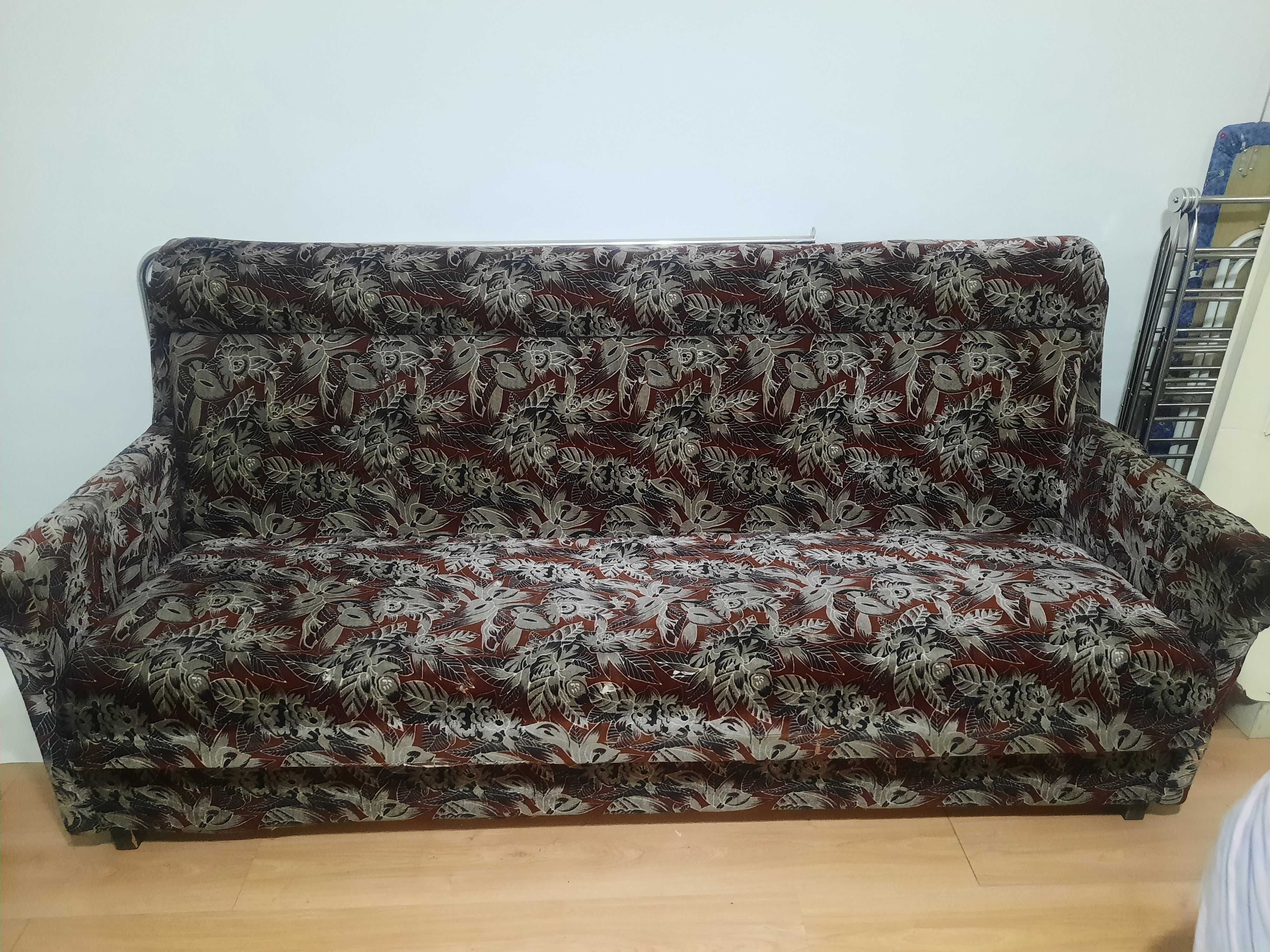 Диван и пара кресел