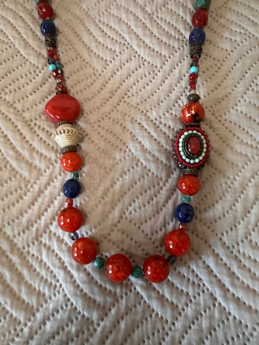 Елегантно и нестандартно колие със корал и тюркоаз