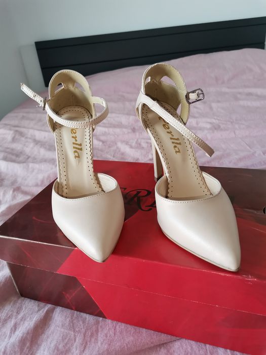 Pantofii bej din piele nr 34