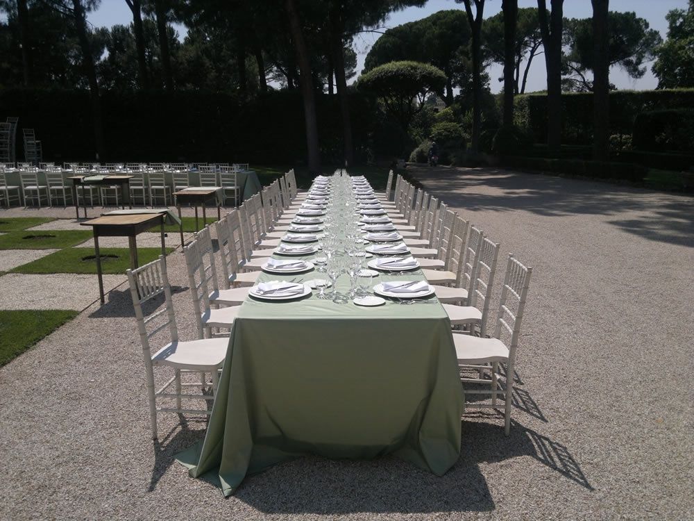 Mese dreptunghiulare/mese rotunde/scaune chiavari / mese de cocktail