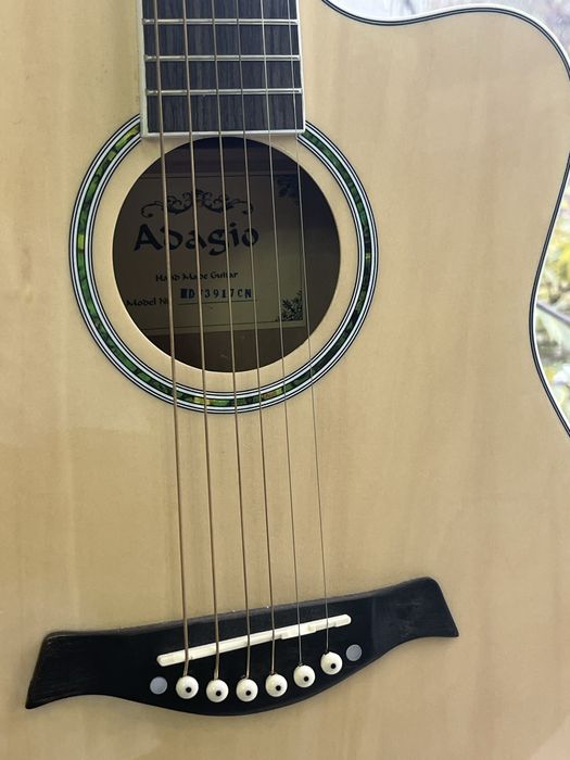 Продаётся гитара Adagio