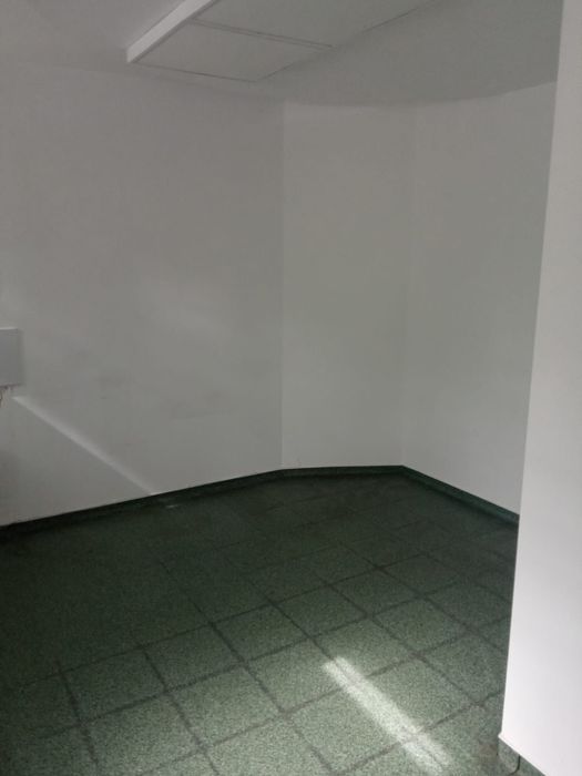 Vând spațiu comercial