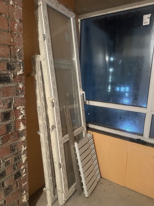 Продам балконную дверь и окно ( новое )