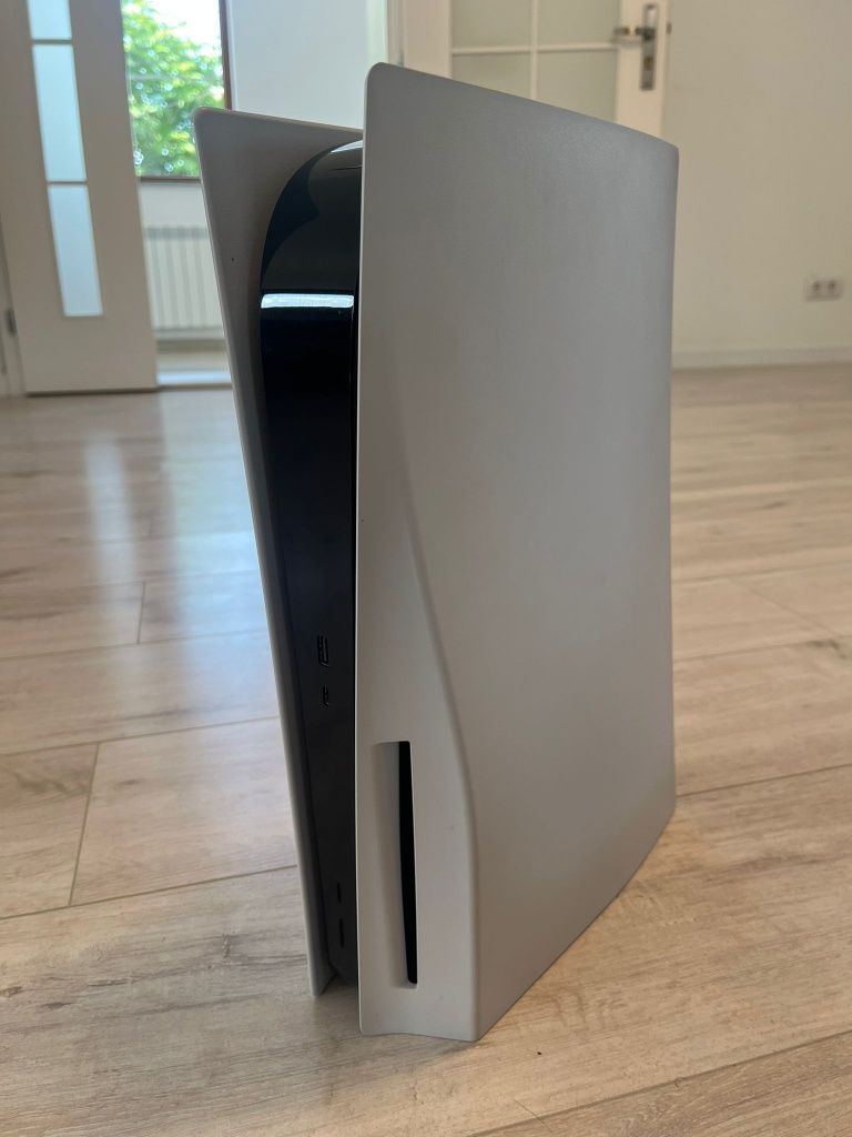 Playstation 5 varianta cu Disk
