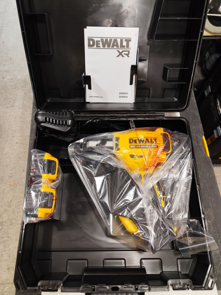 Топ цена пистолет такер за пирони гвоздеи Девалт DeWALT DCN930P2  18V