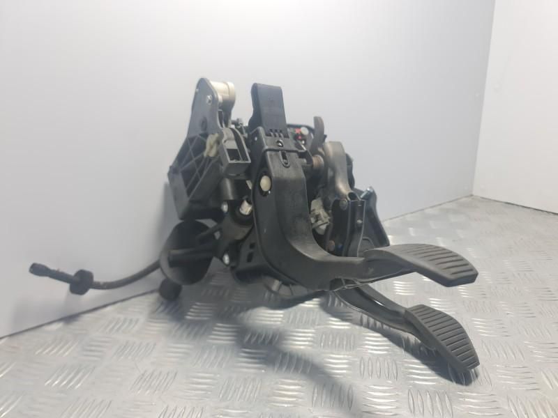 Pod pedalier Opel Adam Rocks