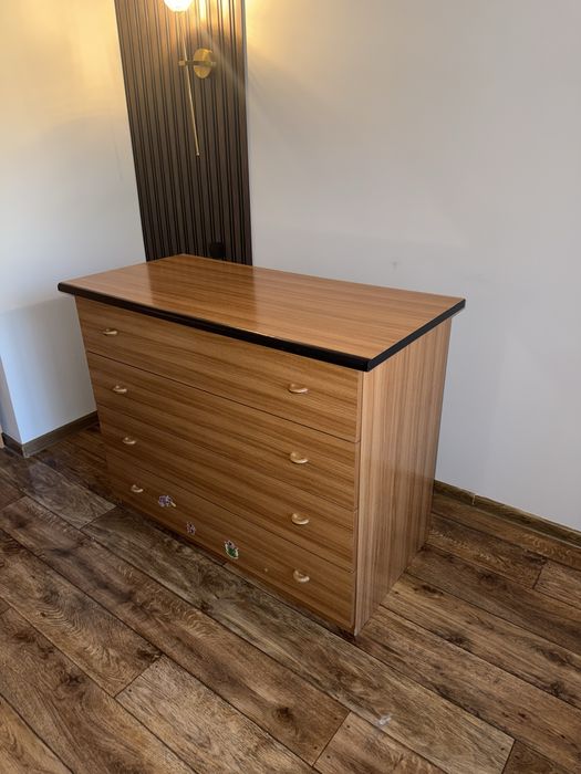 Комод, шкаф, тумбочка с выдвижными ящиками