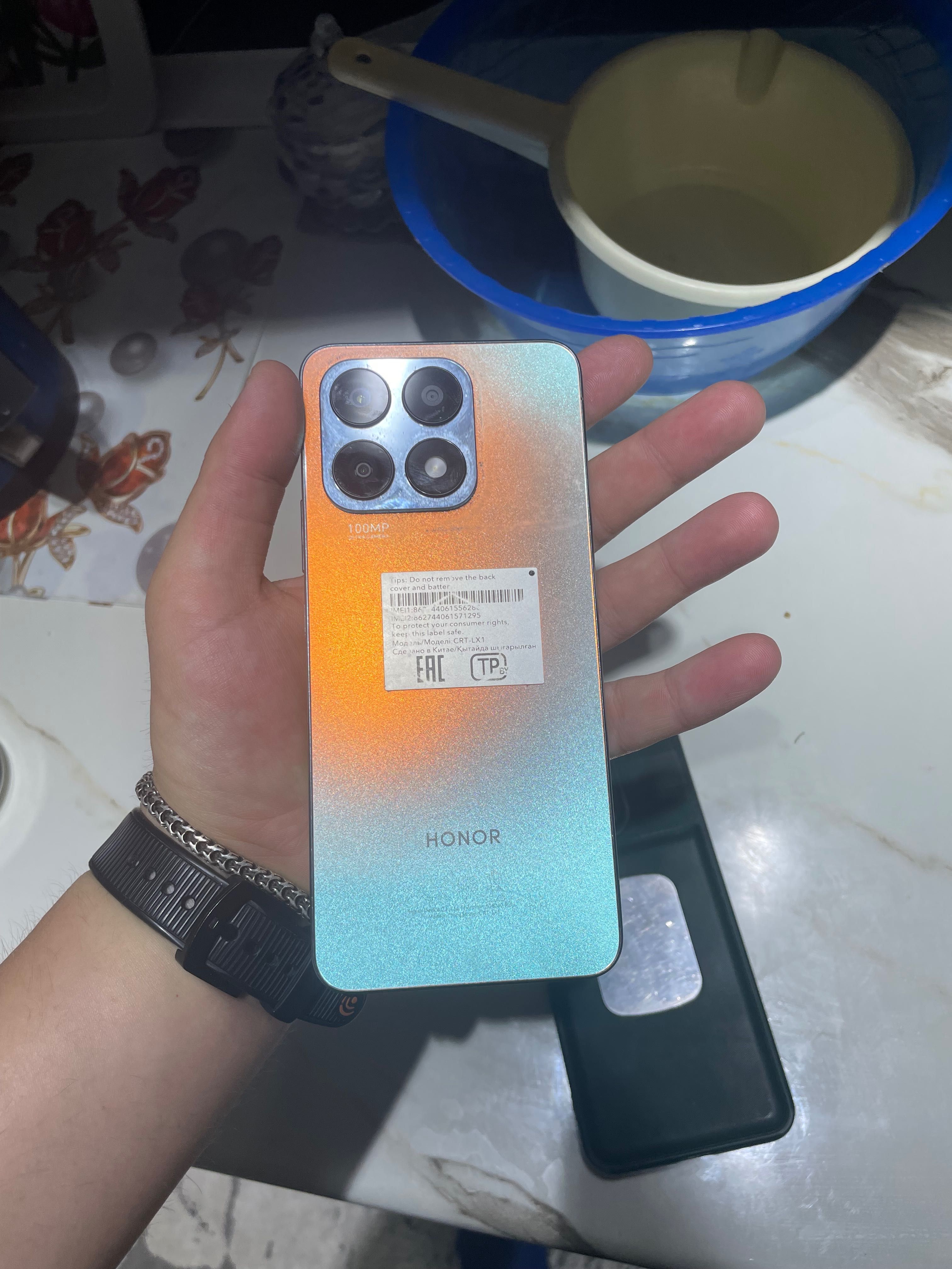 Продам телефон Honor 8xa 8*128