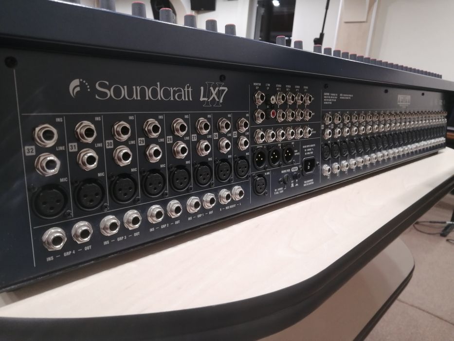 Mixer audio soundcraft  lx 7  32 canale
