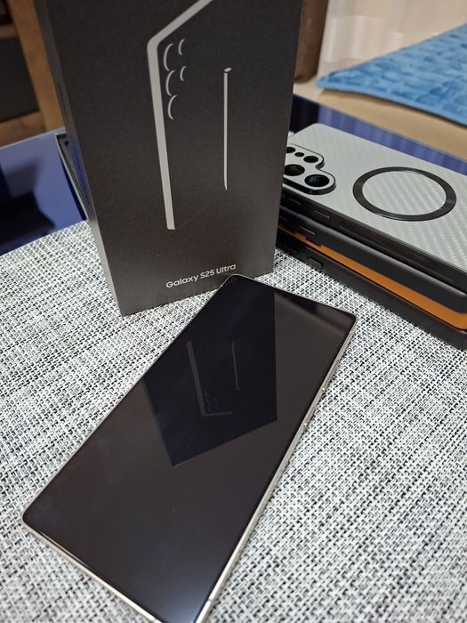 Продавам SAMSUNG s 25 ULTRA