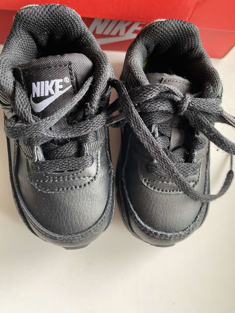 Детски маратонки NIKE…