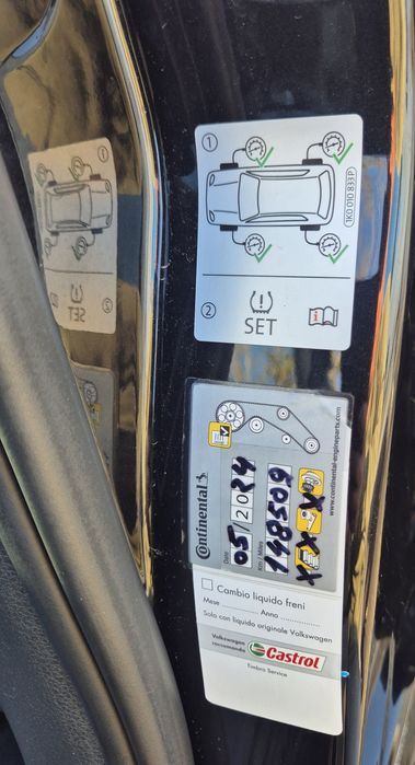 Vând Volkswagen Golf 7 / roți iarnă CADOU