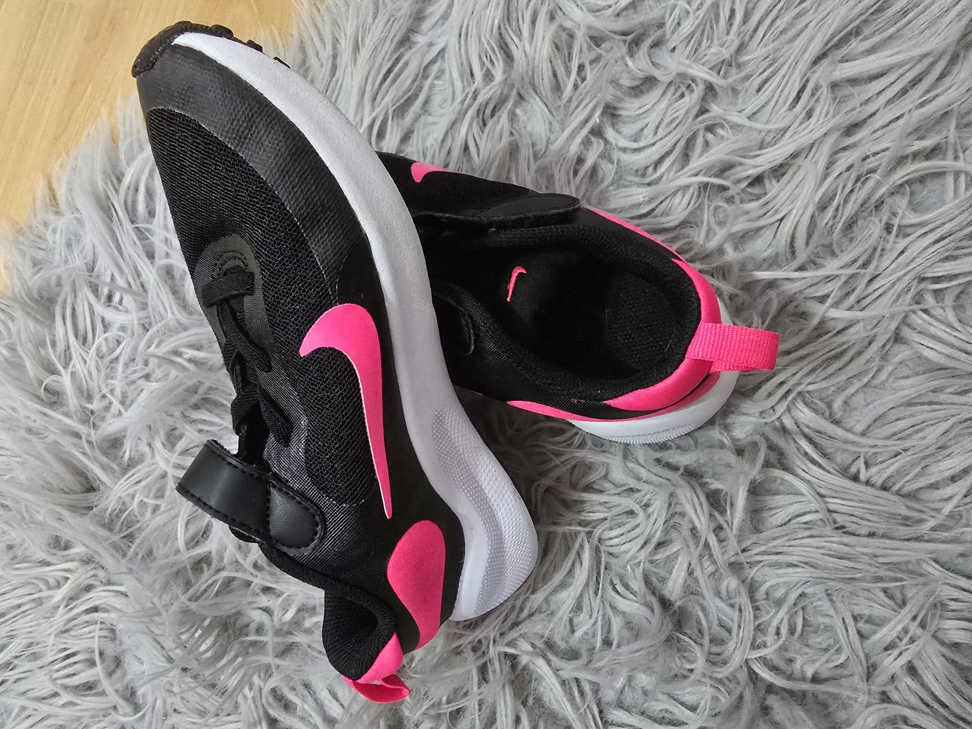 Маратонки за момиче Nike
