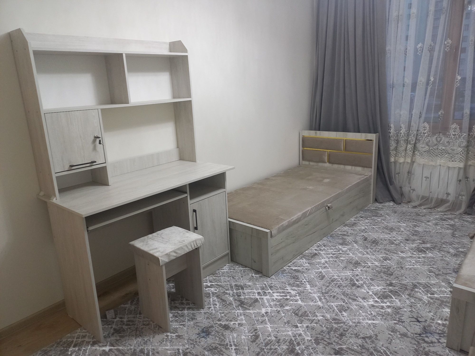 Divan bor kishilik