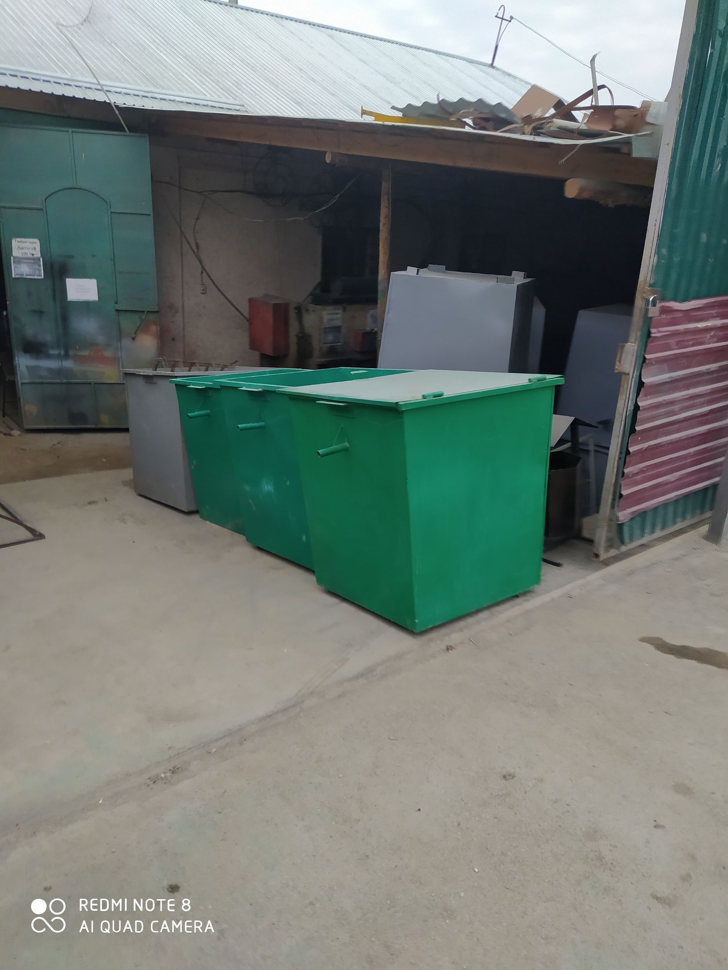 мусорный контейнер