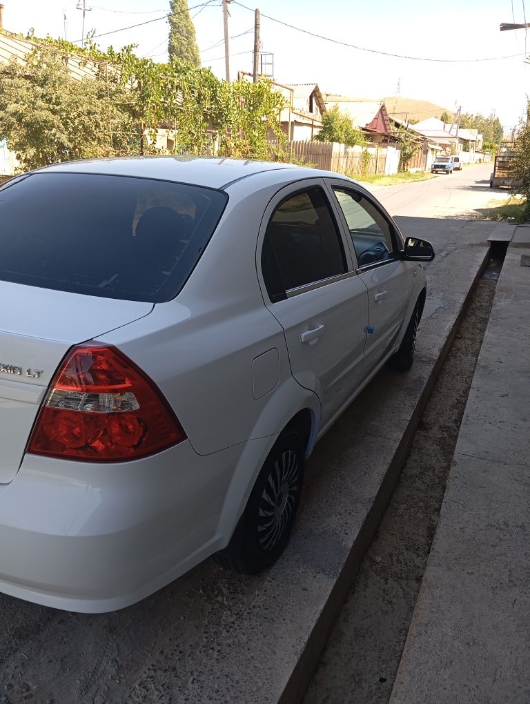 Сотилади нексия 3
